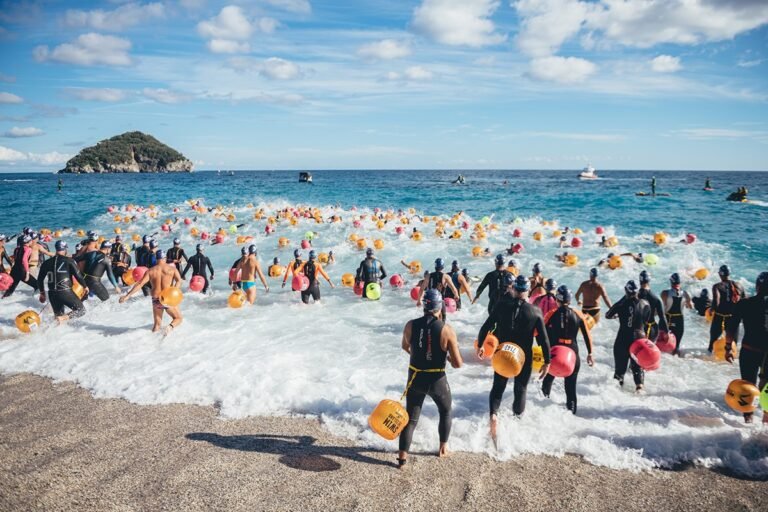 Swimtheisland start on the beach